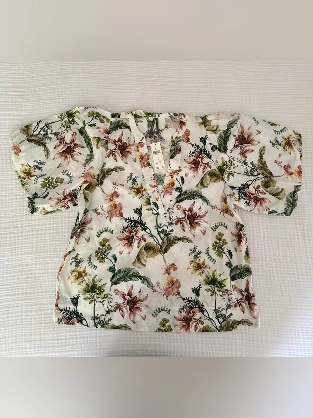 Anthropologie v-neck puff sleeve blouse, NWT. Size M, cream and floral print.